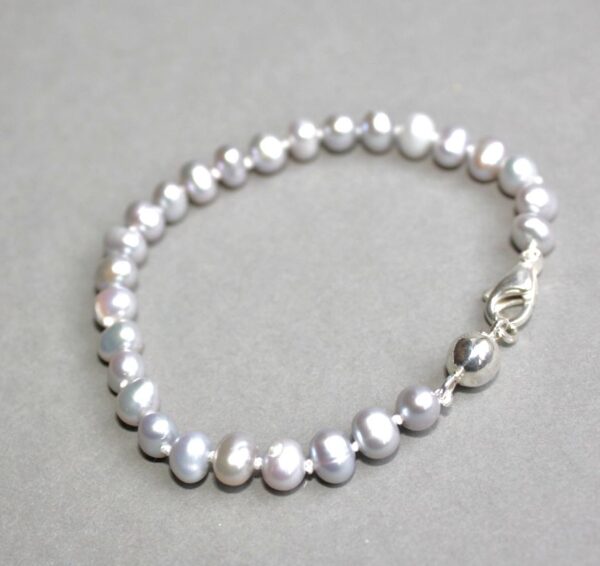 Bracelet Perles Culture Grise et fermoir bijoutier